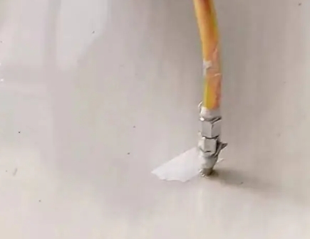滨江瓷砖空鼓维修公司专业解答在瓷砖铺贴过程中，如果使用的砂料过粗（如全部使用了粗砂），可能会导致以下问题